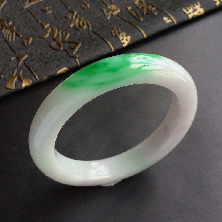 (超值推荐)糯冰种淡春带彩手镯(54.8mm)