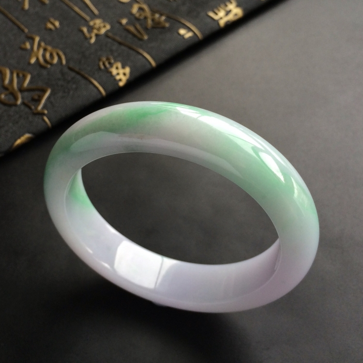 (超值推荐)糯冰种春带彩手镯(55.4mm)