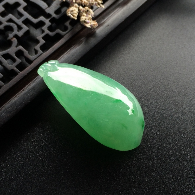（超值推荐）糯冰种略飘翠福瓜挂件