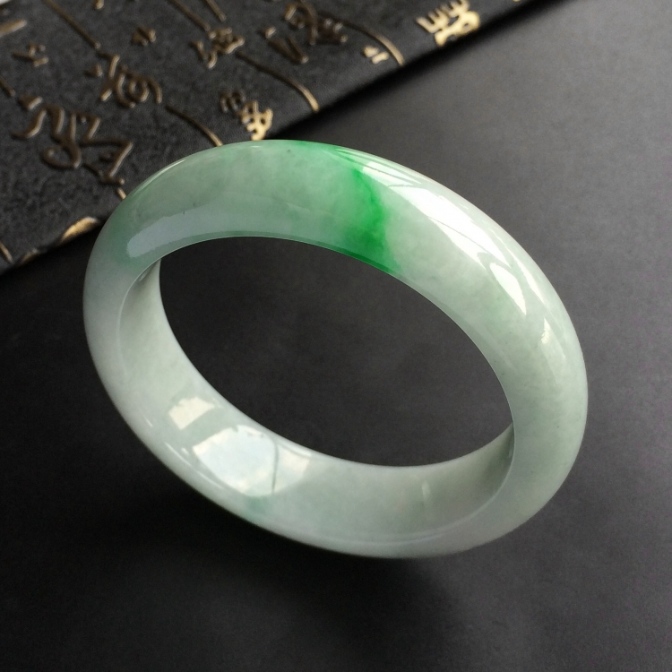 (超值推荐)糯冰种飘翠手镯(58mm)
