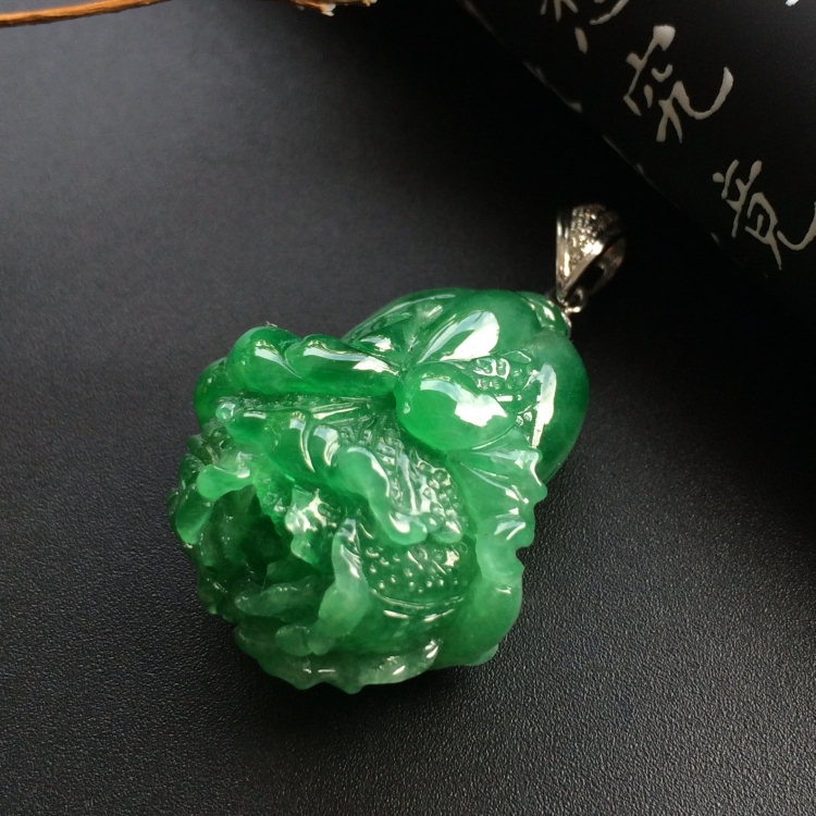 （超值推荐）糯冰种翠色白菜挂件