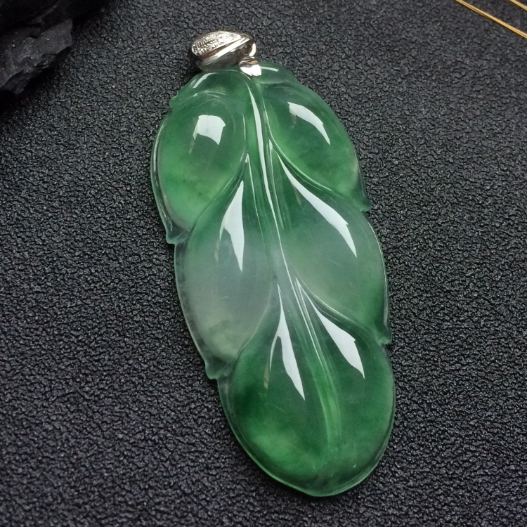 （超值推荐）冰种飘花玉叶挂件