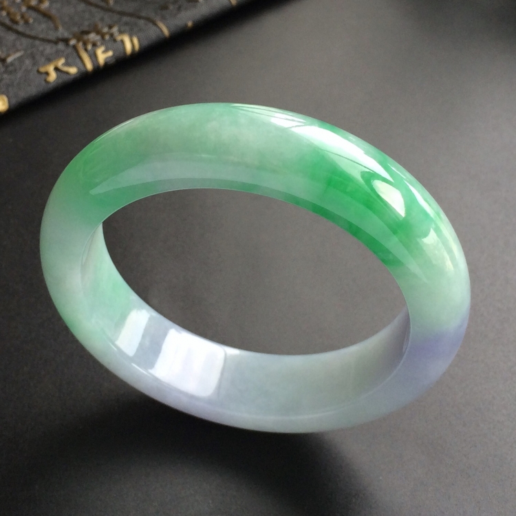 (超值推荐)糯冰种春带彩手镯(55.3mm)