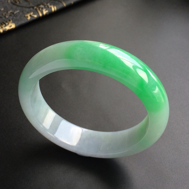 (超值推荐)糯冰种飘翠手镯(57.5mm)