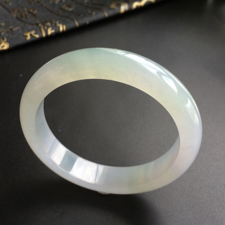 (超值推荐)糯冰种晴水手镯(56.1mm)