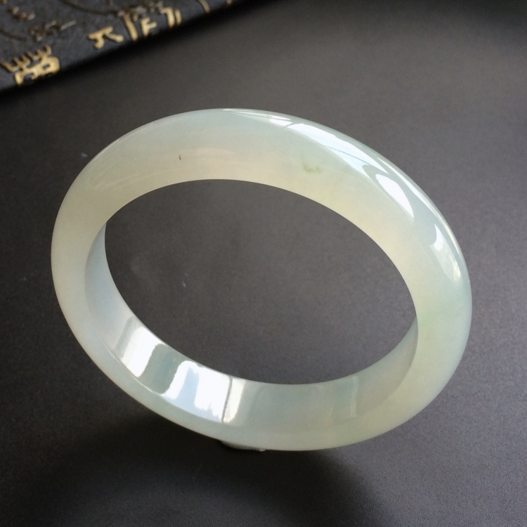 (超值推荐)糯冰种晴水手镯(56.1mm)