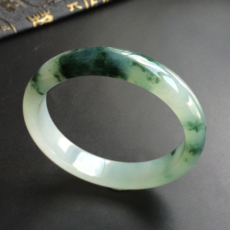 (超值推荐)糯冰种飘花手镯(55.5mm)