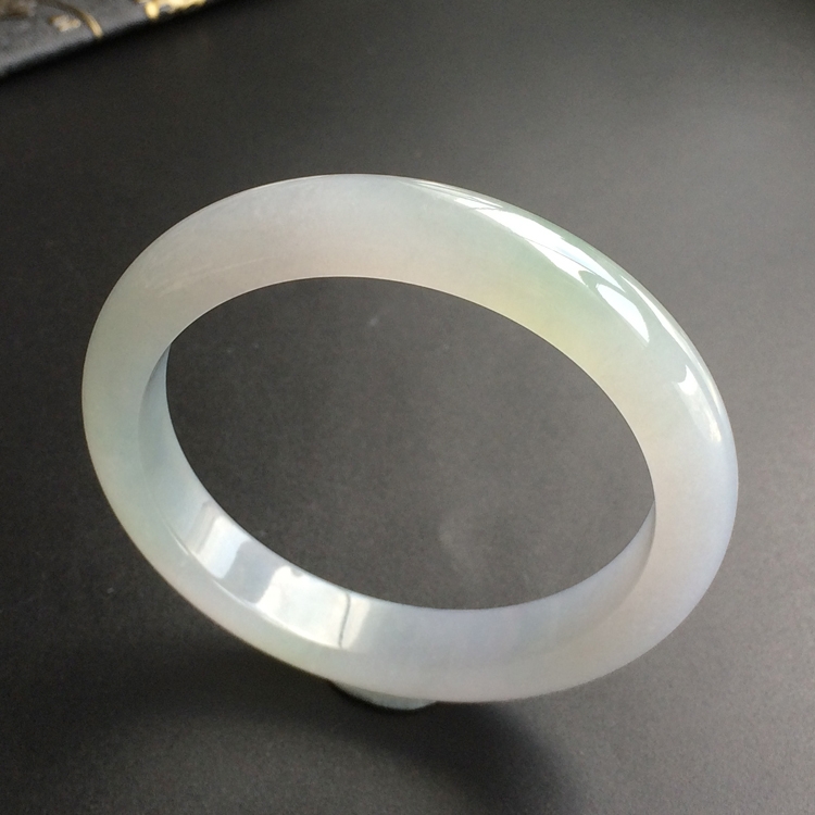 (超值推荐)糯冰种晴水手镯(56.3mm)