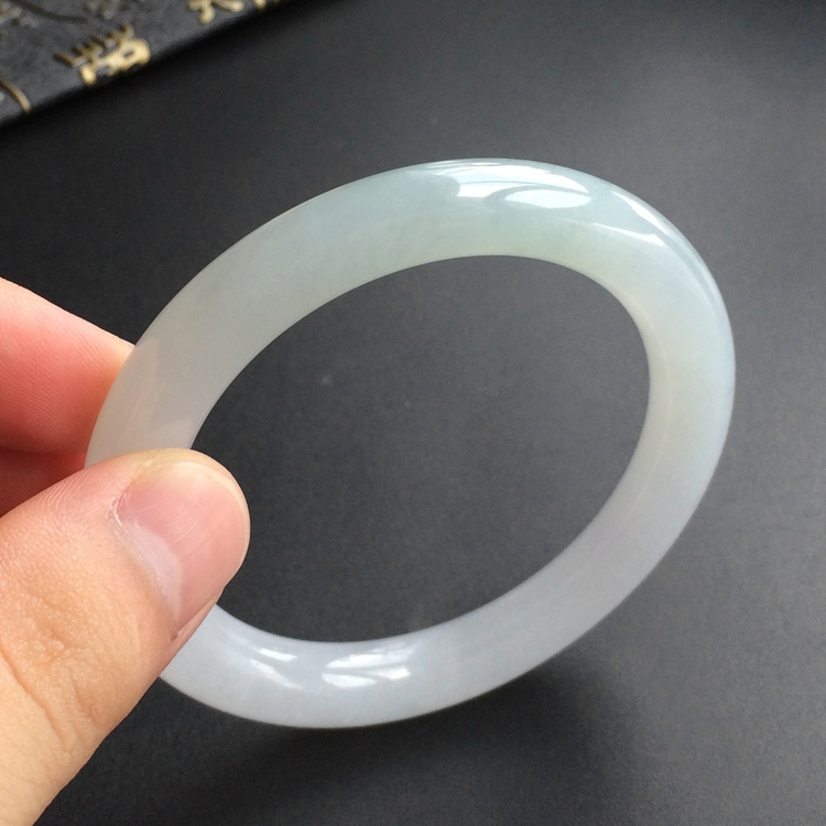 (超值推荐)糯冰种晴水圆条手镯(52.5mm)