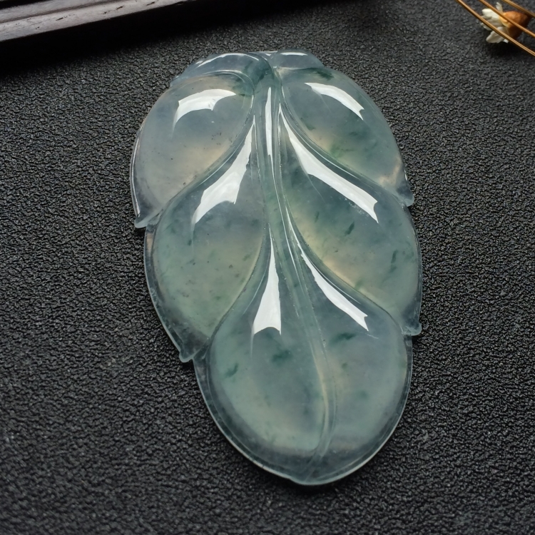 （超值推荐）冰种飘花玉叶挂件