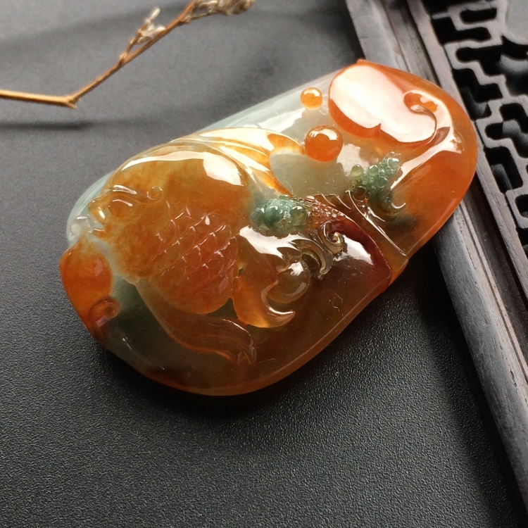 （超值推荐）糯冰种红黄翡飘花年年有余挂件