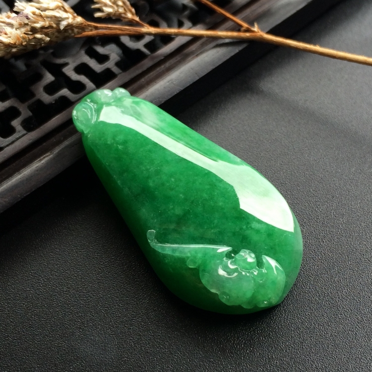 （超值推荐）糯冰种翠色福瓜挂件