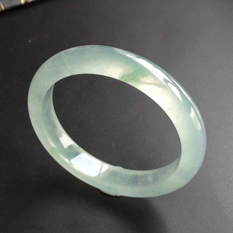 (超值推荐)冰种略飘花手镯(52.1mm)