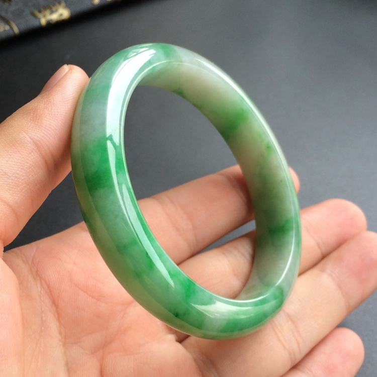 (超值推荐)糯冰种飘翠手镯(55.8mm)