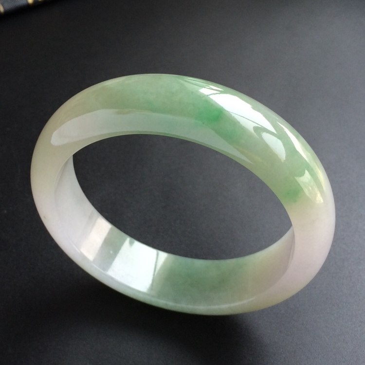 (超值推荐)糯冰种晴水略飘翠手镯(55.6mm)