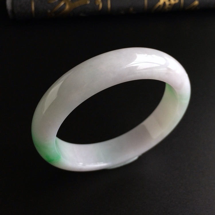 (超值推荐)糯冰种飘翠手镯(52.5mm)
