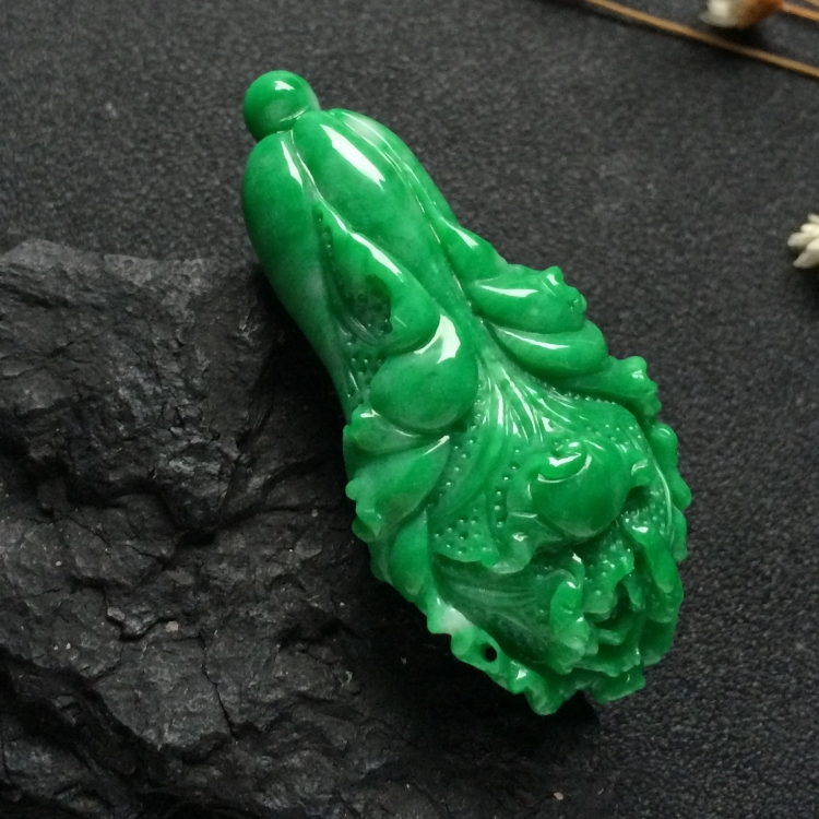 （超值推荐）糯冰种翠色白菜挂件