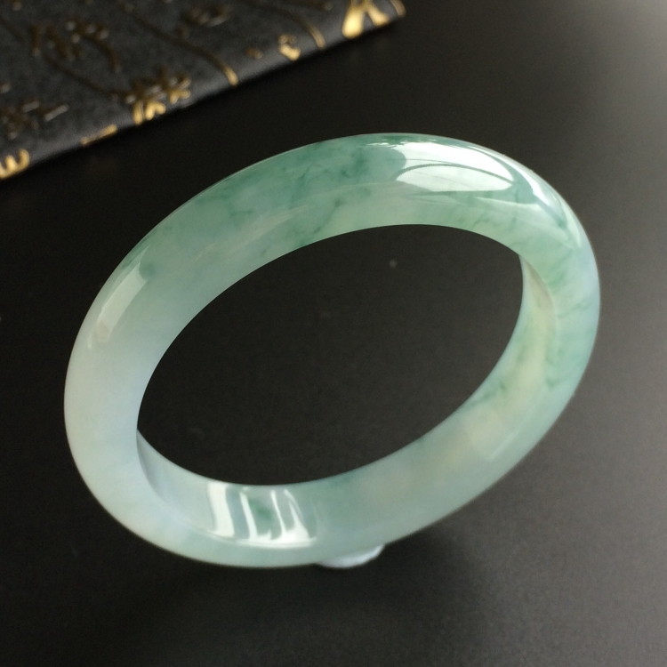 (超值推荐)糯冰种飘花手镯(57mm)