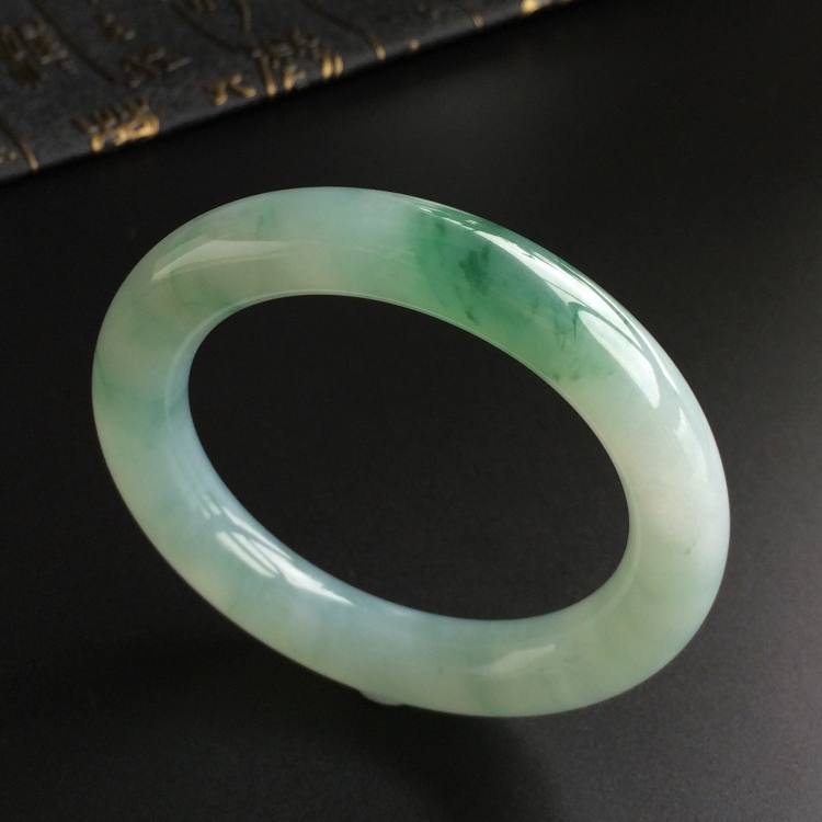 (超值推荐)糯冰种飘花圆条手镯(55.5mm)