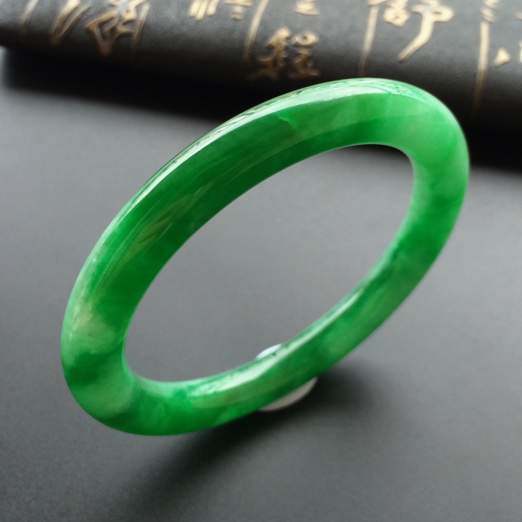 (超值推荐)糯冰种阳绿圆条手镯(53.5mm)