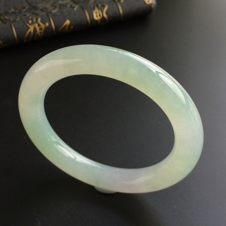 (超值推荐)糯冰种晴水圆条手镯(57mm)