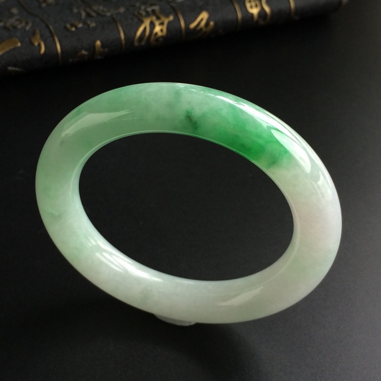(超值推荐)糯冰种飘翠圆条手镯(53.7mm)