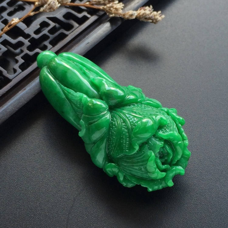 （超值推荐）糯冰种翠绿白菜挂件