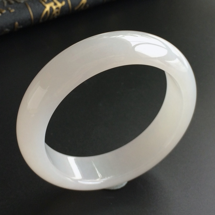 (超值推荐)糯冰种淡晴水手镯(54.3mm)