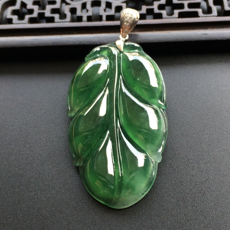 （超值推荐）冰种飘花玉叶挂件