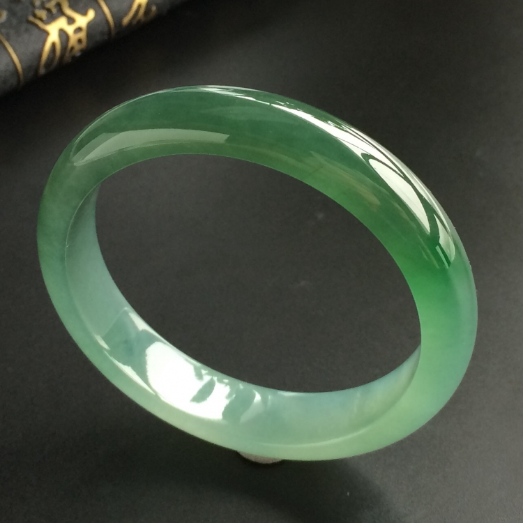 (超值推荐)冰种油青略飘翠手镯(54.3mm)