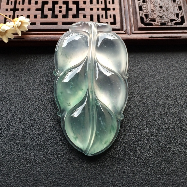 (超值推荐)冰玻种飘花玉叶挂件
