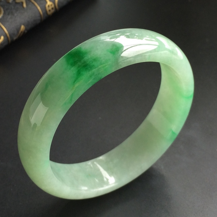(超值推荐)糯冰种飘翠手镯(55.1mm)