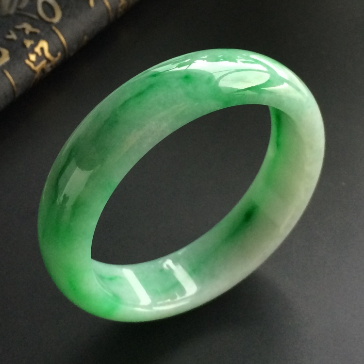 (超值推荐)糯冰种飘翠手镯(56.4mm)