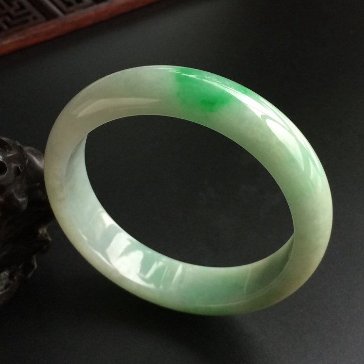 (超值推荐)糯冰种飘翠手镯(55.7mm)