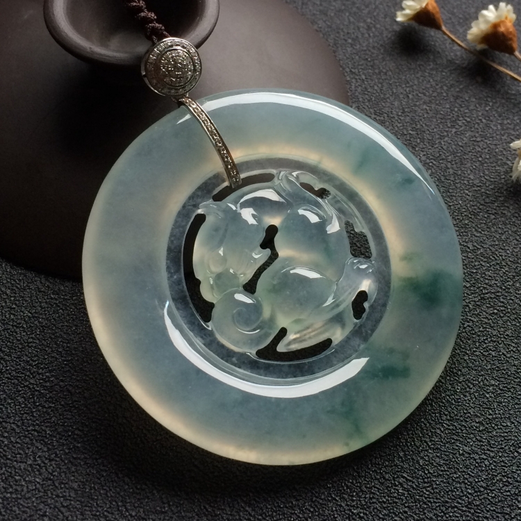 （超值推荐）冰种飘花镶白金钻石麒麟胸坠