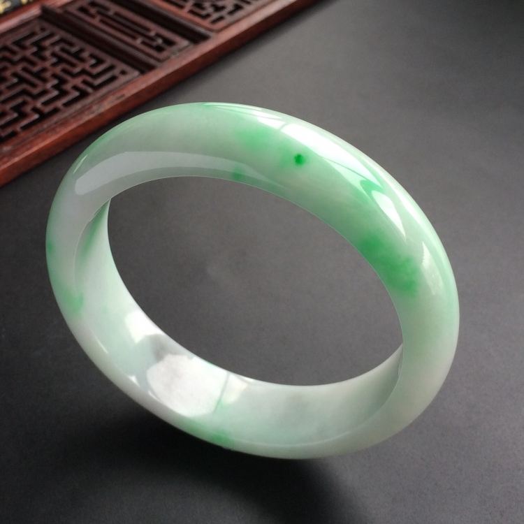 (超值推荐)糯冰种飘翠手镯(58.3mm)