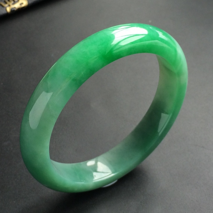 (超值推荐)糯冰种晴水带翠手镯(54.2mm)