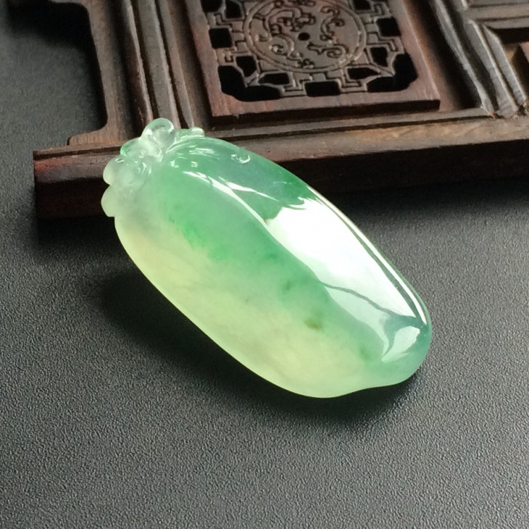 (超值推荐)冰种飘绿花福瓜挂件