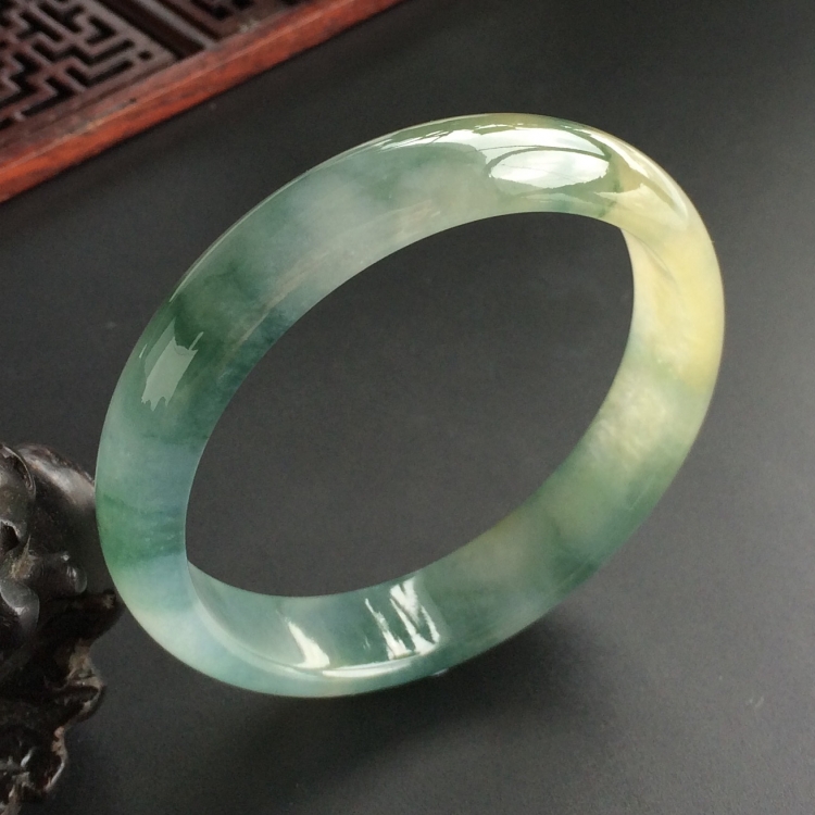 (超值推荐)冰种飘花略带黄翡手镯(56.3mm)