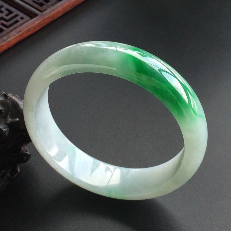 (超值推荐)糯冰种飘翠手镯(56.6mm)