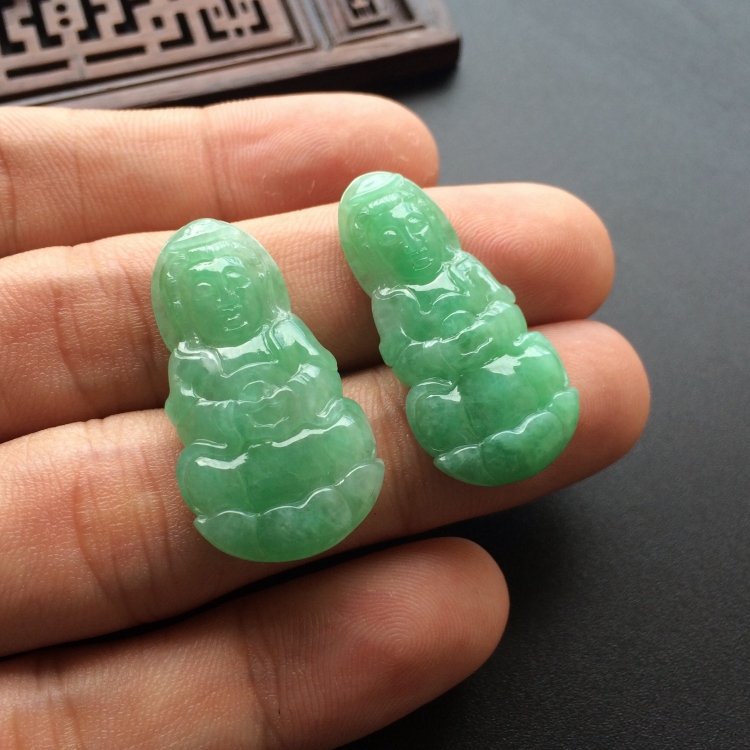 (超值推荐)糯冰种豆绿观音挂件一对走