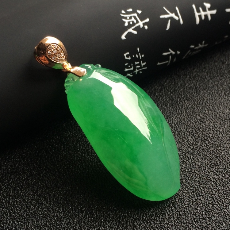 （超值推荐）糯冰种翠色福瓜挂件