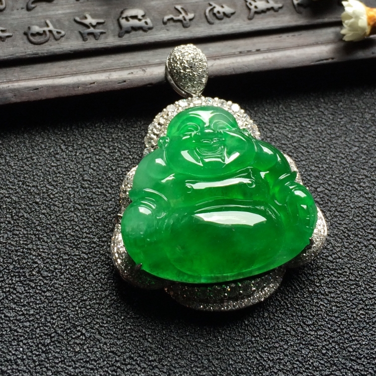 （超值推荐）镶白金钻石冰种正阳绿玉佛胸坠