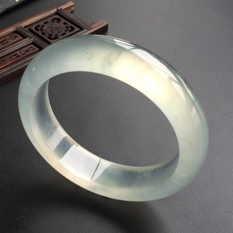 (超值推荐)冰玻种晴水手镯(55.8mm)