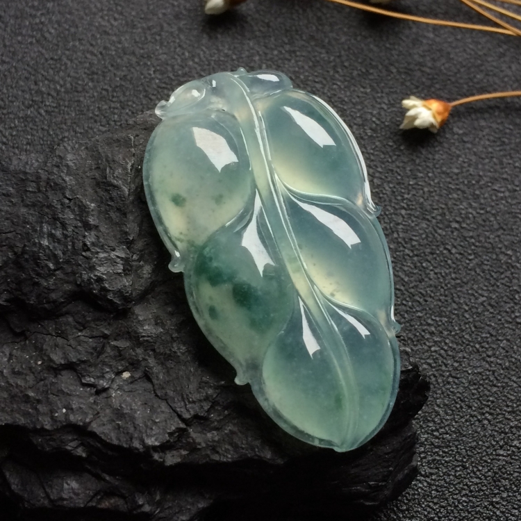 （超值推荐）冰种飘花玉叶挂件