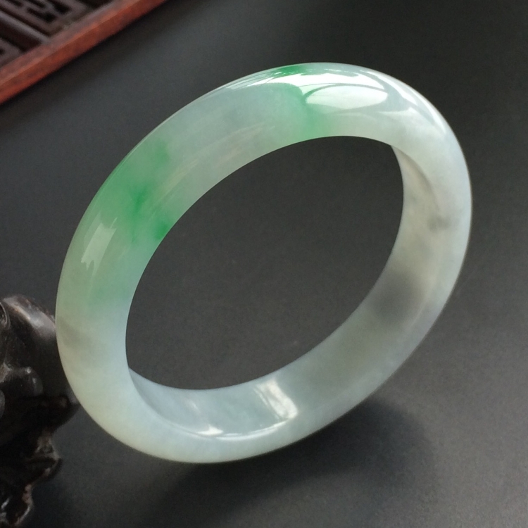(超值推荐)糯冰种飘翠手镯(53.5mm)