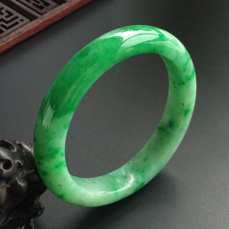 (超值推荐)糯冰种飘翠手镯(57mm)