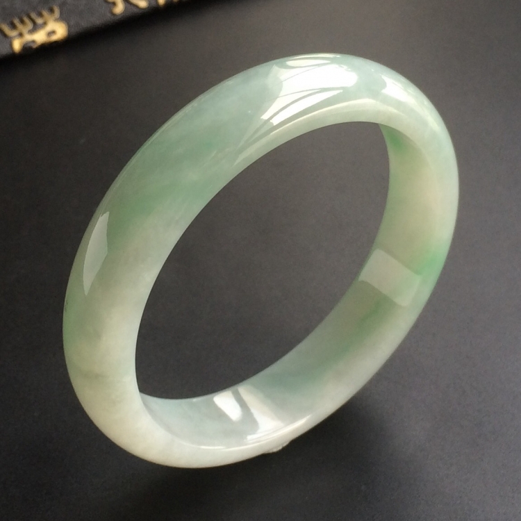 (超值推荐)糯冰种飘翠手镯(55mm)