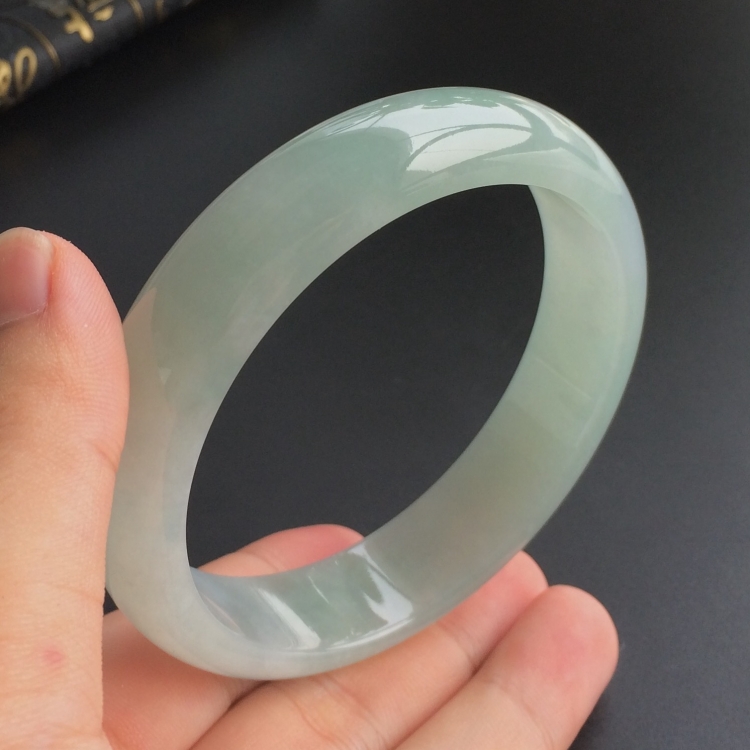 (超值推荐)糯冰种晴水手镯(64.1mm)