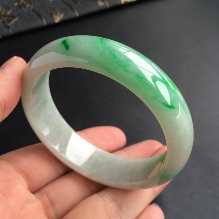 (超值推荐)糯冰种飘翠手镯(58.3mm)